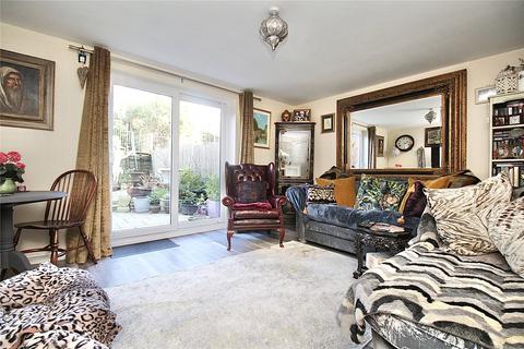 3 bedroom semi-detached house for sale - Wilson Road, Hadleigh, Ipswich, Suffolk, IP7