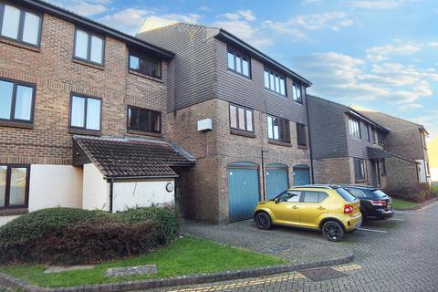 1 bedroom flat for sale - Connaught Gardens, Crawley RH10