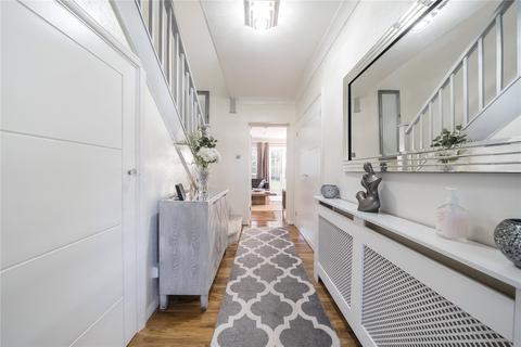 2b Manor Way, Ruislip, HA4 8HD