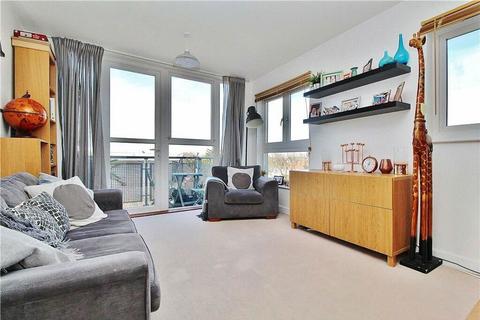 2 bedroom flat for sale - Langhorn Drive, Twickenham, Richmond Upon Thames , TW2 7SY