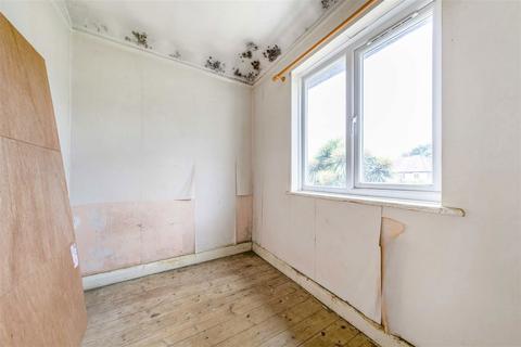 12a Warren Road, Twickenham, TW2 7DL