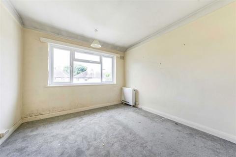12a Warren Road, Twickenham, TW2 7DL