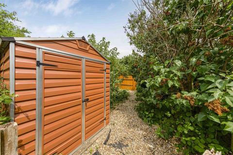 12a Warren Road, Twickenham, TW2 7DL