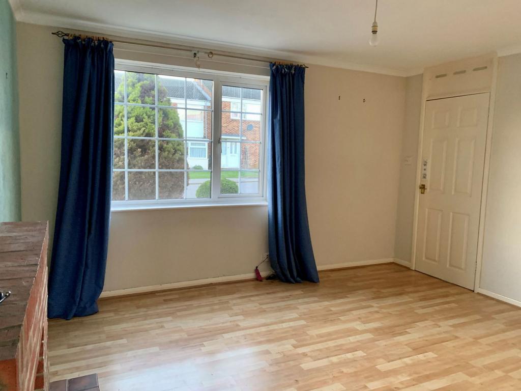 Hemans Road, The Headlands, Daventry NN11 9BB 3 bed semidetached house