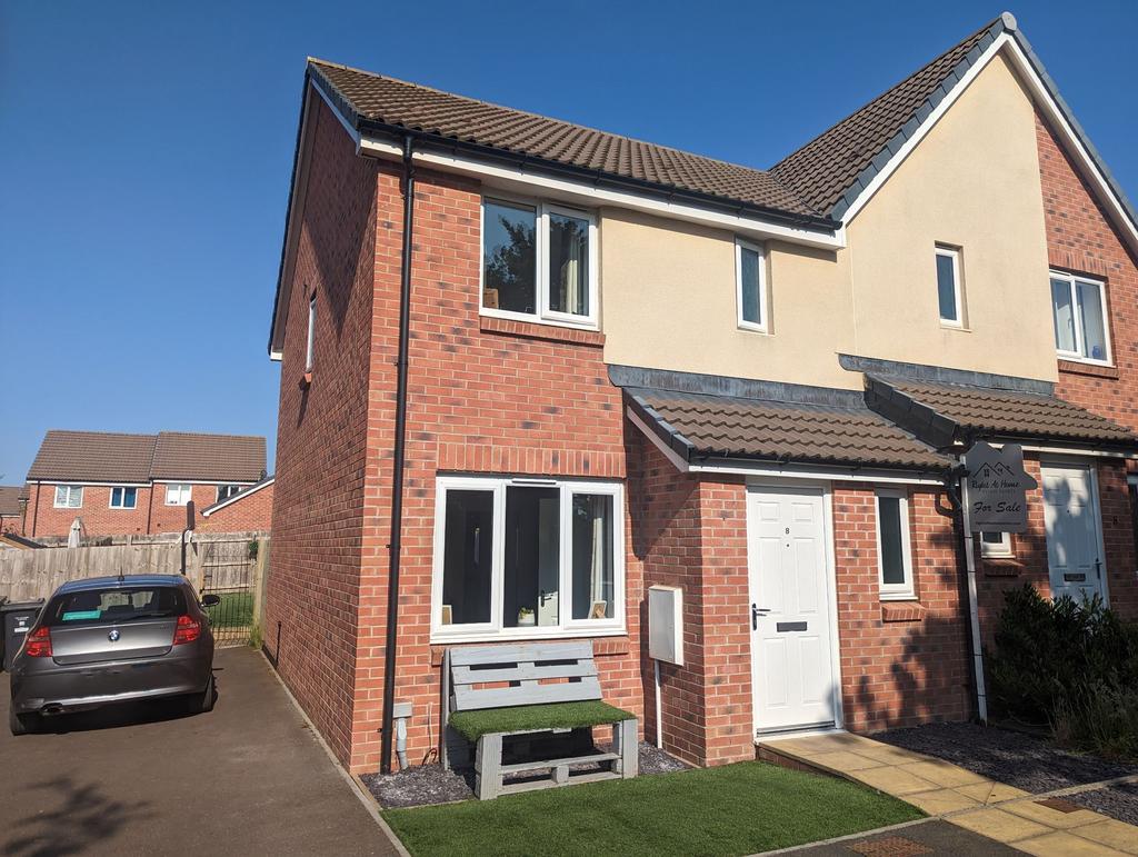 Cranbrook, Exeter EX5 3 bed semidetached house for sale £270,000