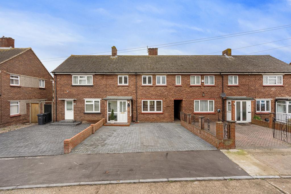 Constable Road, Northfleet, DA11 3 bed terraced house for sale £350,000
