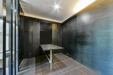 undefined, Pan Peninsula, East Tower, Canary Wharf, E14