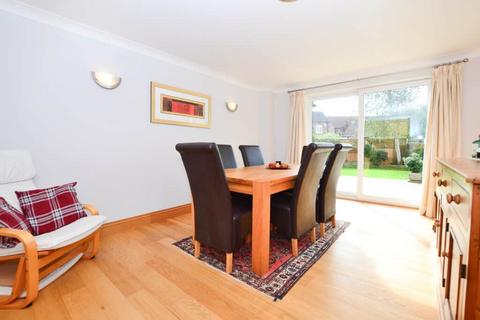 5 bedroom detached house for sale - Extended 5 Bedroom Detached House for Sale on Barmoor Drive, Melbury, Newcastle Upon Tyne
