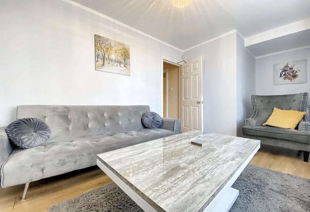 Royal Lane, UXBRIDGE, Greater London 3 bed semidetached bungalow to