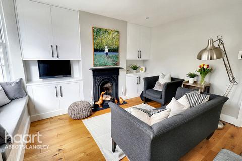 37 Adrian Road, Abbots Langley, WD5 0AG