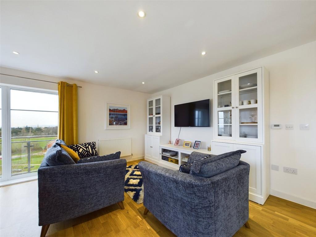 Ledbury Court, Cheltenham, Gloucestershire, GL52 2 bed apartment for