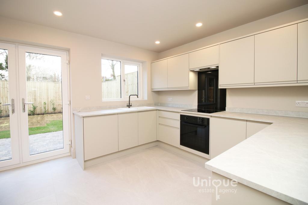 Springfield Drive, ThorntonCleveleys, FY5 2 bed detached house for