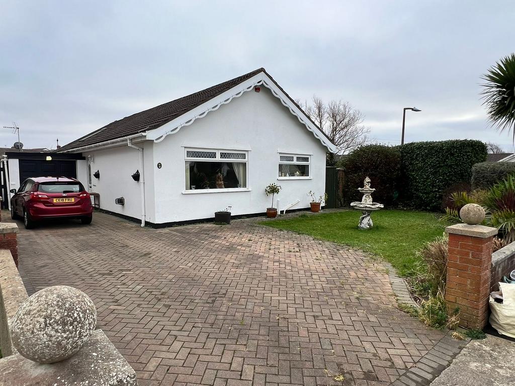 Adenfield Way, Rhoose, CF62 3 bed detached bungalow for sale £430,000