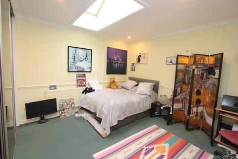 32 Adenfield Way, Rhoose, Barry, CF62 3EA