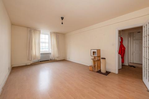 2 bedroom flat for sale, Peters Court, London W2