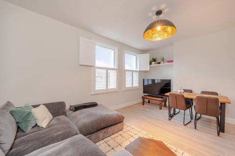 2 bedroom flat for sale, Friern Road,  London, SE22