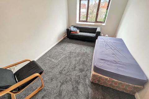 1 bedroom flat for sale, Hounslow TW5
