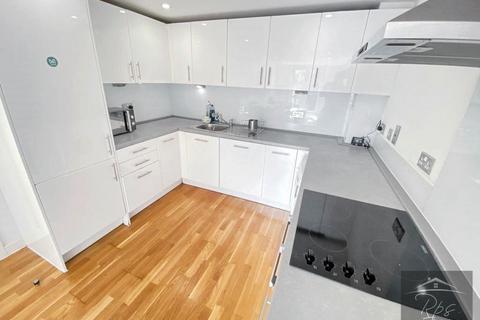 2 bedroom flat for sale, Beavers Lane, Hounslow TW4