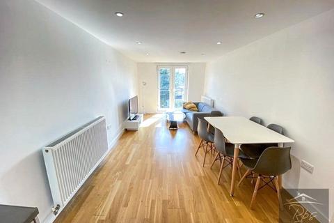 2 bedroom flat for sale, Beavers Lane, Hounslow TW4