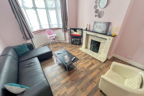 3 bedroom end of terrace house for sale, Hayes UB3