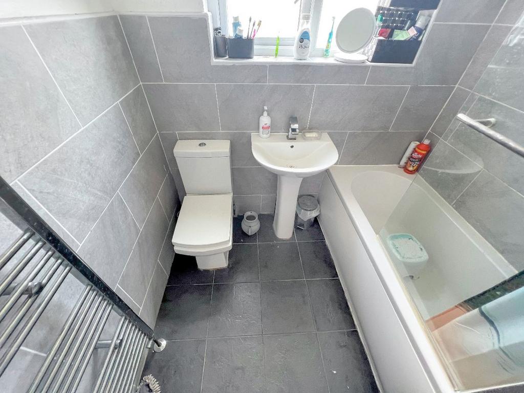 Hayes UB3 3 bed end of terrace house for sale £525,000