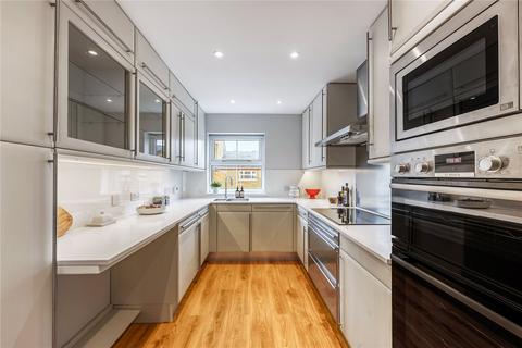 4 bedroom penthouse to rent, Russell Close, London, W4