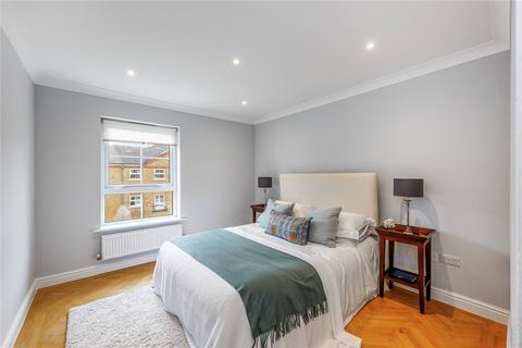 4 bedroom penthouse to rent, Russell Close, London, W4