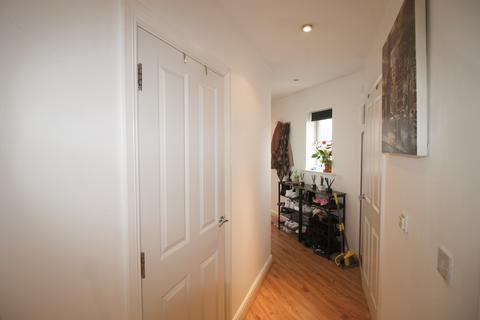 2 bedroom flat for sale - John Hall Way, High Wycombe HP12