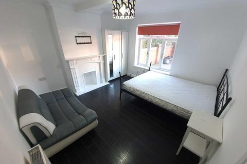 House share to rent, Holberton Road, Reading RG2