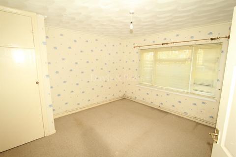 2 bedroom ground floor flat for sale - Abercarn Fach, Cwmcarn, Cross Keys, Newport. NP11 7EP