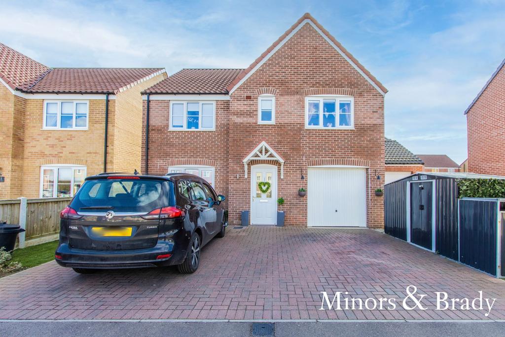Colby Drive, Bradwell, NR31 5 bed detached house for sale £325,000