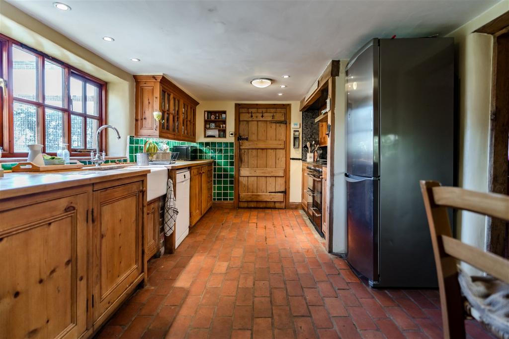 Heath Road, Norwich NR16 6 bed cottage for sale £650,000