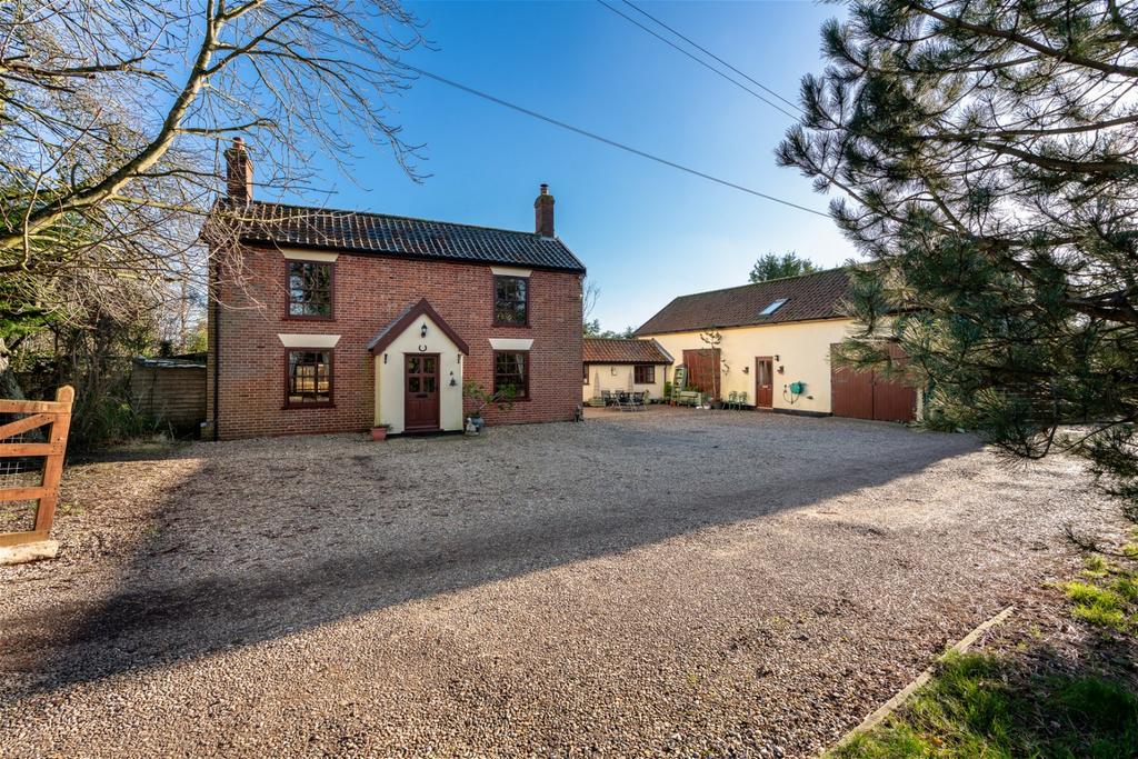 Heath Road, Norwich NR16 6 bed cottage for sale £650,000