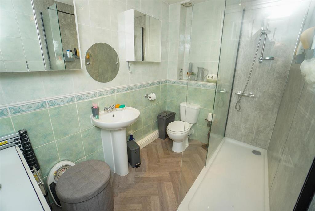 SHOWER ROOM (1 of 1).jpg