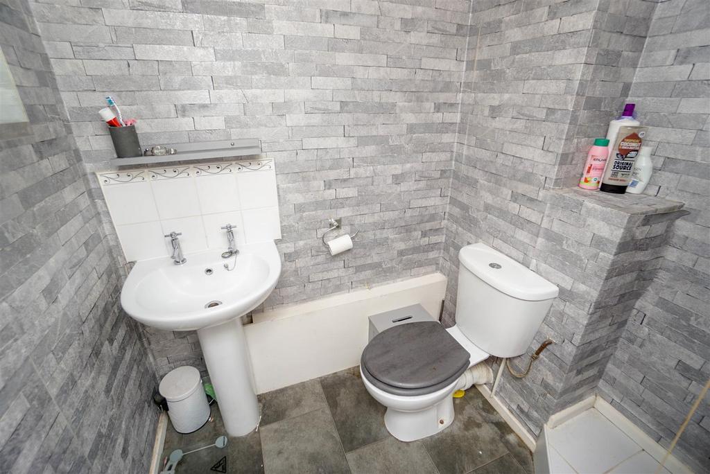 BATHROOM (1 of 1).jpg
