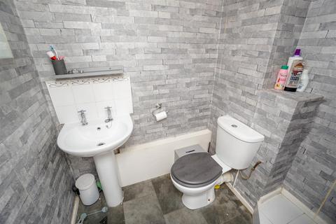 56 Captain Lees Road, Westhoughton, Bolton, BL5 3UB