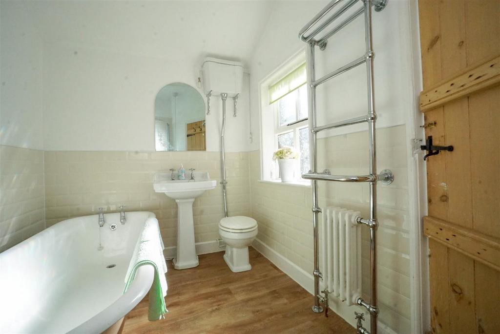 BATHROOM (1 of 1).jpg