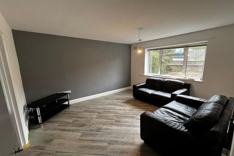 5 bedroom semi-detached house to rent, Stanmore