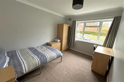 5 bedroom semi-detached house to rent, Stanmore