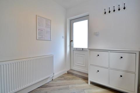 5 bedroom semi-detached house to rent, Stanmore