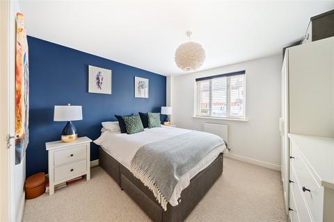27 Chandlers Close, West Molesey, KT8 2PA