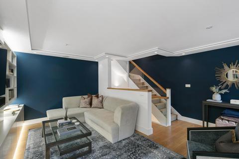 3 bedroom terraced house to rent - Brick Street, London, W1J