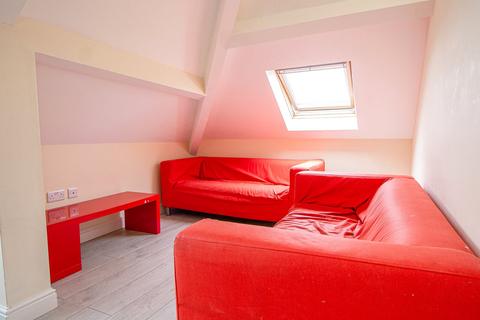 3 bedroom apartment to rent, Apt 10, 31 Clarendon Road, 31 Clarendon Road LS2