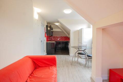 3 bedroom apartment to rent, Apt 10, 31 Clarendon Road, 31 Clarendon Road LS2