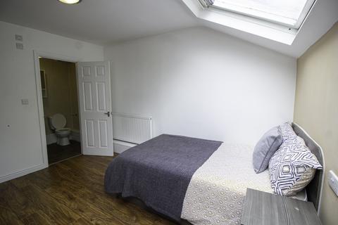 3 bedroom apartment to rent, Apt 4, St John's Terrace, 4 St John's Terrace LS3