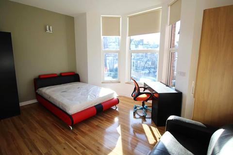 Studio to rent, Apt 2A, 19 Regent Park Terrace #391969