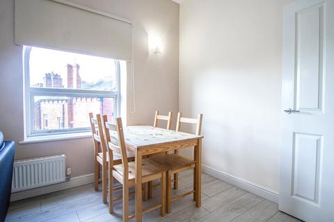 3 bedroom apartment to rent, Apt 9, 31 Clarendon Road, 31 Clarendon Road LS2