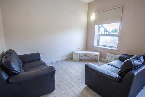 3 bedroom apartment to rent, Apt 9, 31 Clarendon Road, 31 Clarendon Road LS2