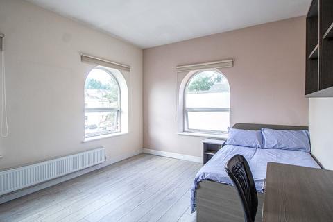 3 bedroom apartment to rent, Apt 9, 31 Clarendon Road, 31 Clarendon Road LS2