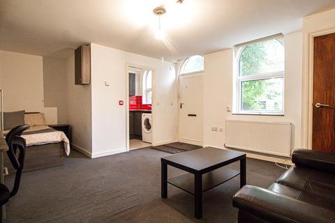 Studio to rent, Apt 8, 30 Brudenell Road #215061